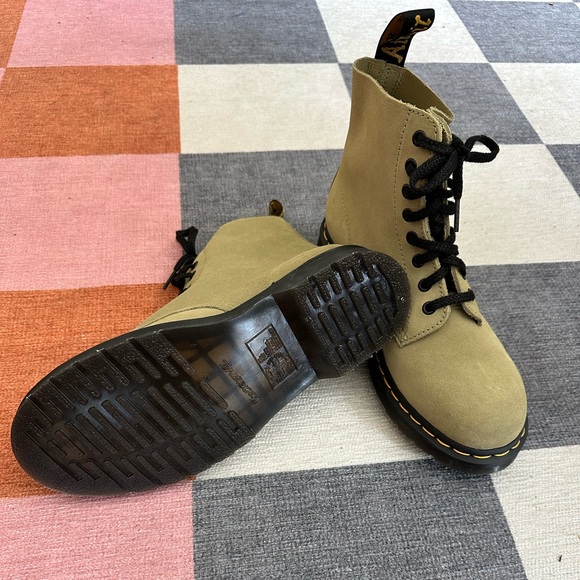 Doc Martens lace up boots - Picture 8 of 8